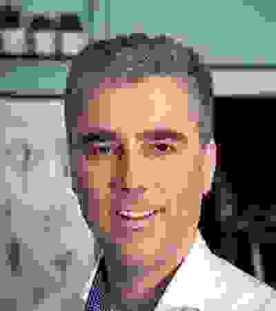 raz_portraits_manuel_400x450.jpg