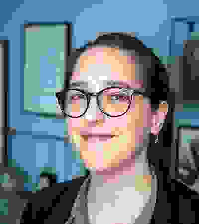 raz_portraits_linda_400x450.jpg